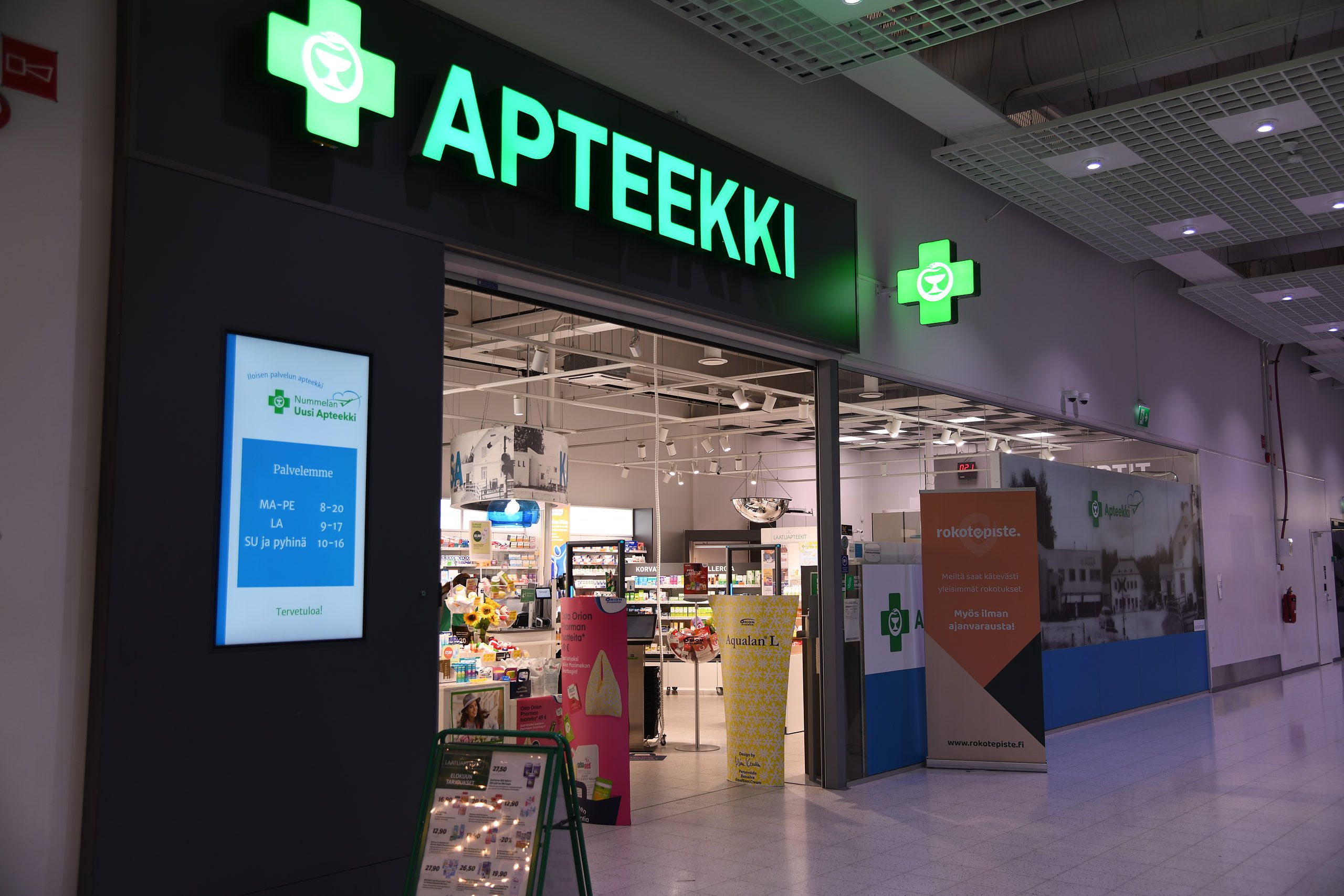 Nummelan Uuden Apteekin sisäänkäynti Prismakeskuksessa